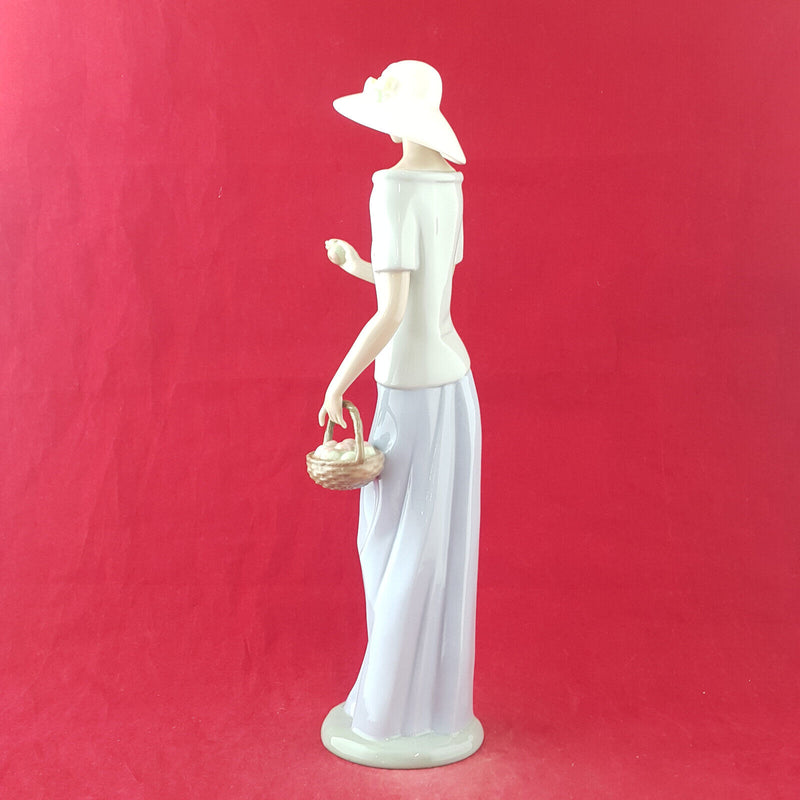 Nao By Lladro - First Harvest / Woman With Apples In Basket 1301 - L/N 2475