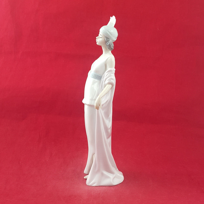 Lladro Figurine - Talk Of The Town 5788 - L/N 2454