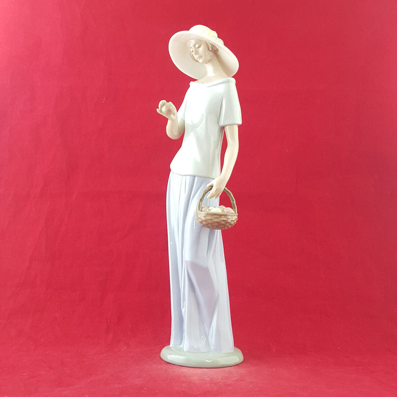 Nao By Lladro - First Harvest / Woman With Apples In Basket 1301 - L/N 2475