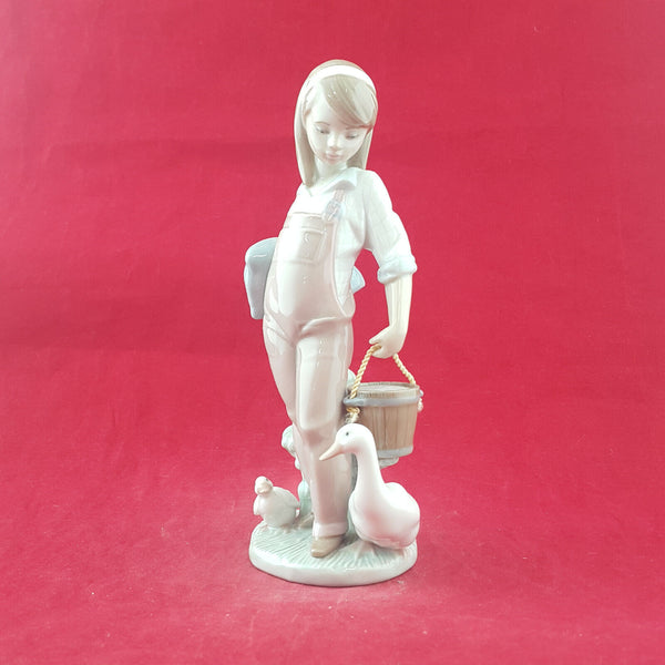 Lladro - Saturday's Child 6022 - L/N 2497