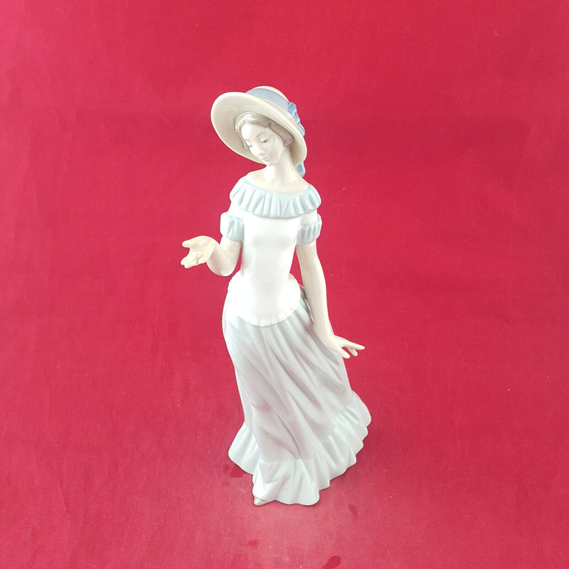 Nao By Lladro - The Butterfly's Dance (butterfly missing) - L/N 2471