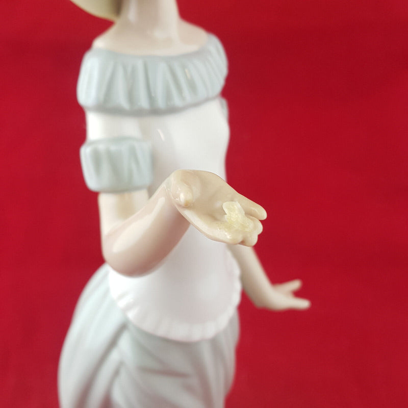 Nao By Lladro - The Butterfly's Dance (butterfly missing) - L/N 2471