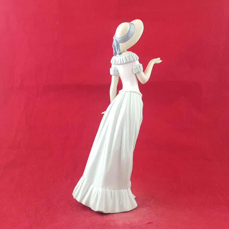 Nao By Lladro - The Butterfly's Dance (butterfly missing) - L/N 2471