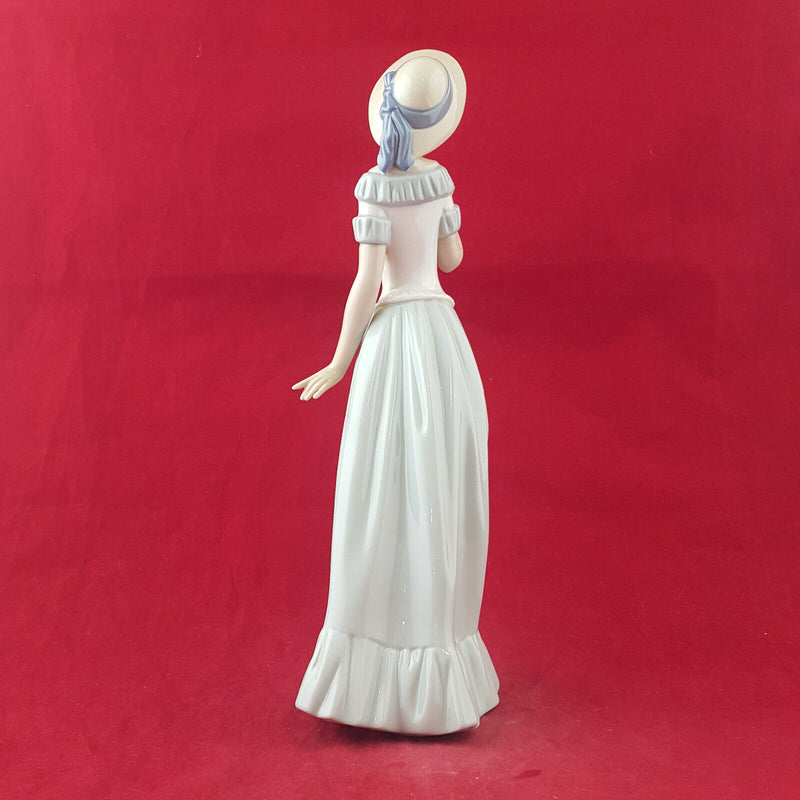 Nao By Lladro - The Butterfly's Dance (butterfly missing) - L/N 2471