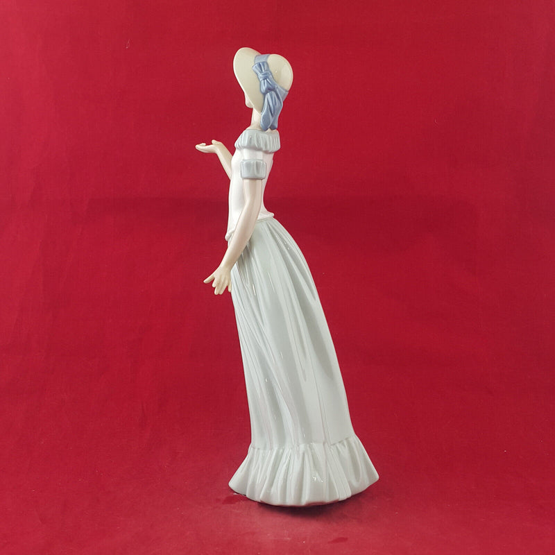 Nao By Lladro - The Butterfly's Dance (butterfly missing) - L/N 2471