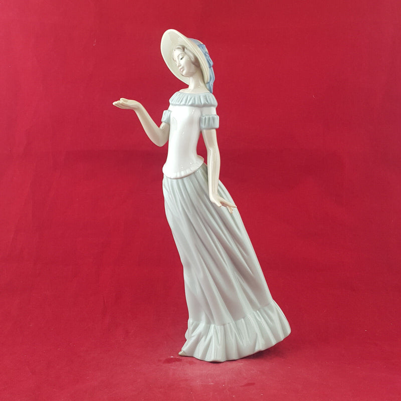 Nao By Lladro - The Butterfly's Dance (butterfly missing) - L/N 2471