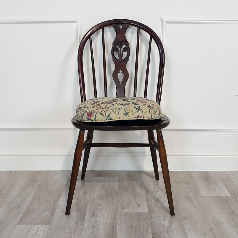 Set Of Four Fleur de Lys Chairs - F216