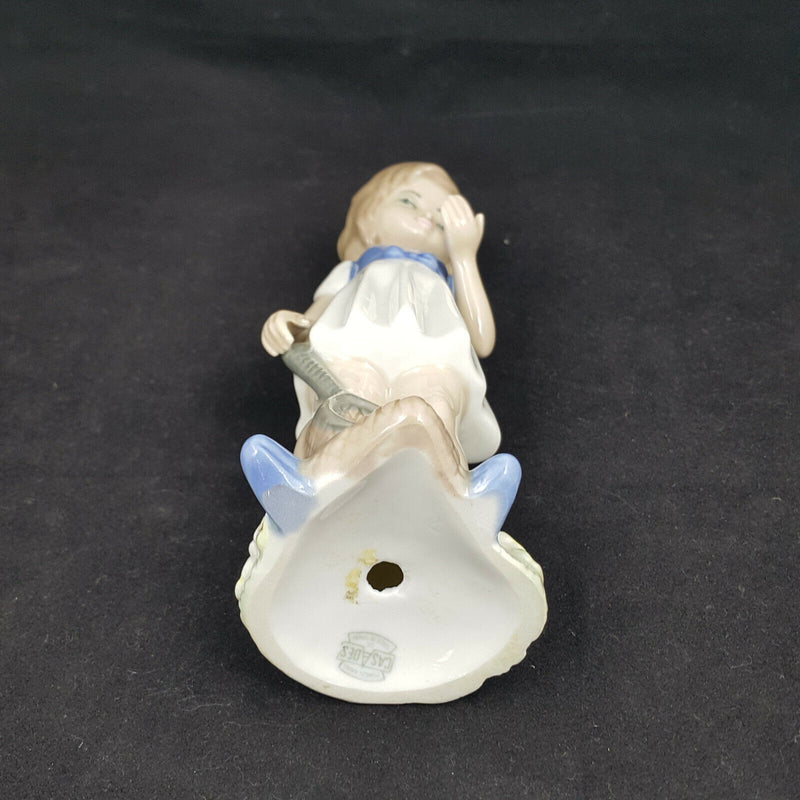 Casades figurine - Girl Catching Butterfly - OA