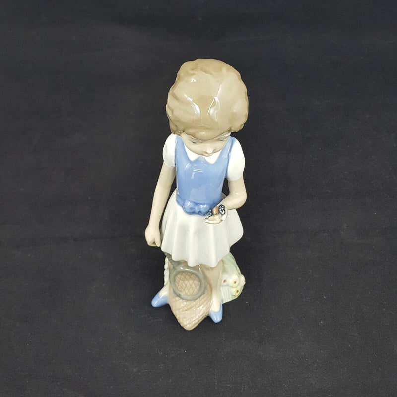 Casades figurine - Girl Catching Butterfly - OA