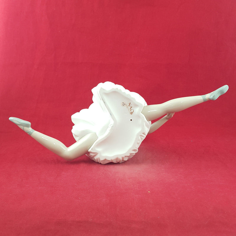 Lladro Nao Figurine - Posed Ballerina - L/N 3723