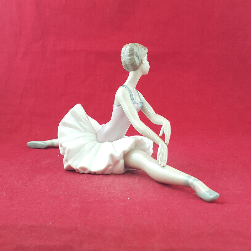 Lladro Nao Figurine - Posed Ballerina - L/N 3723