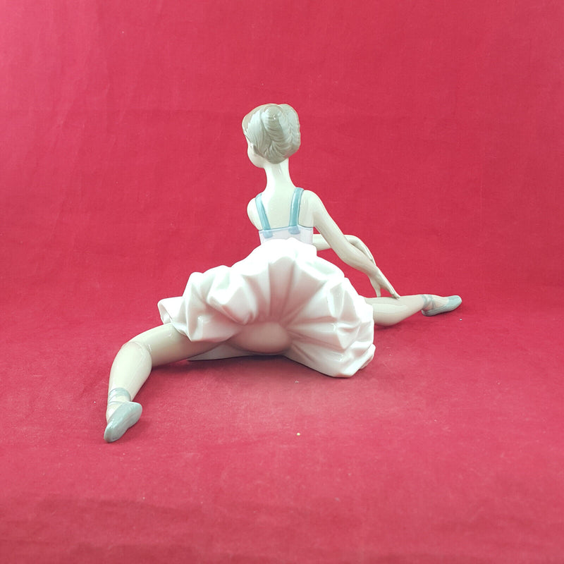 Lladro Nao Figurine - Posed Ballerina - L/N 3723