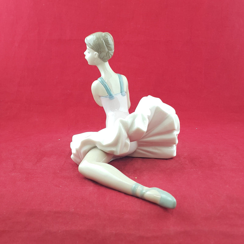 Lladro Nao Figurine - Posed Ballerina - L/N 3723