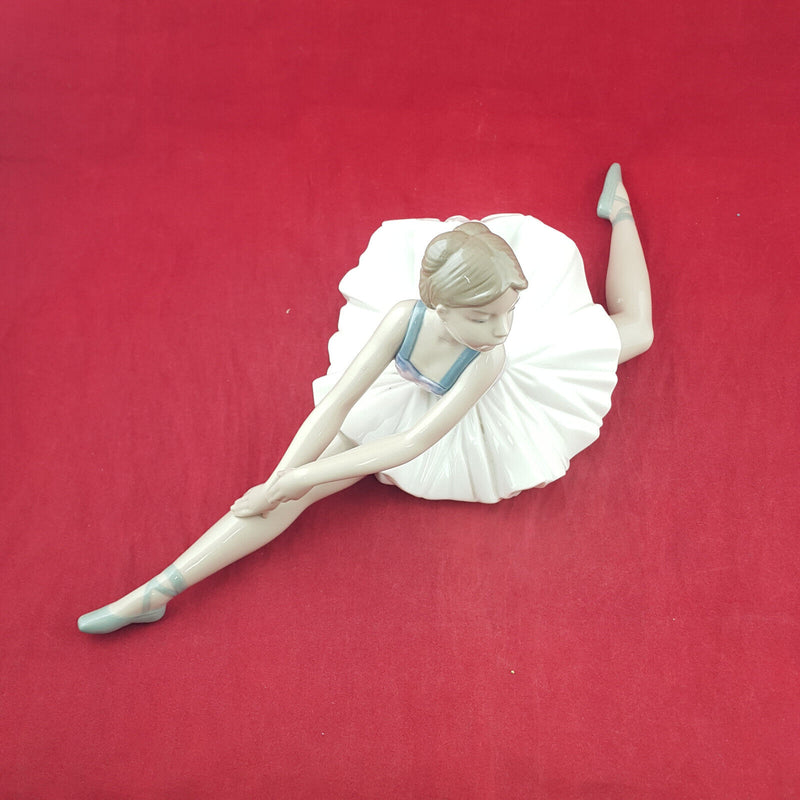 Lladro Nao Figurine - Posed Ballerina - L/N 3723