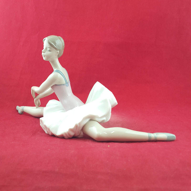 Lladro Nao Figurine - Posed Ballerina - L/N 3723