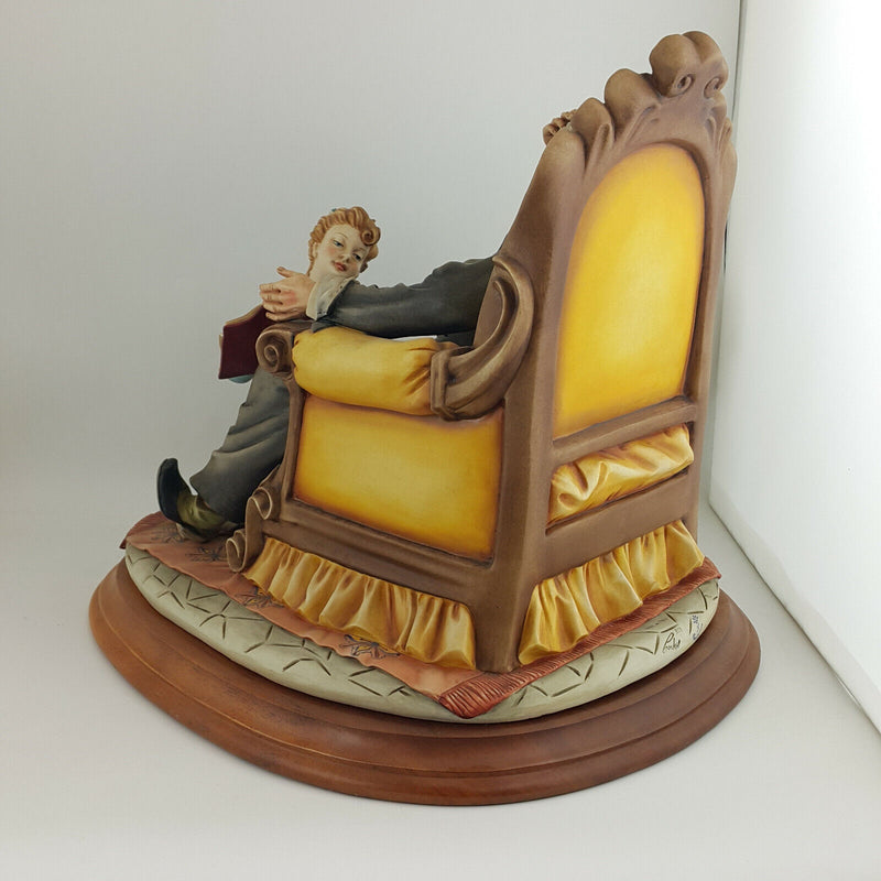 Capodimonte - Story Teller On Wooden Plinth (11 Kg) - CDT 866