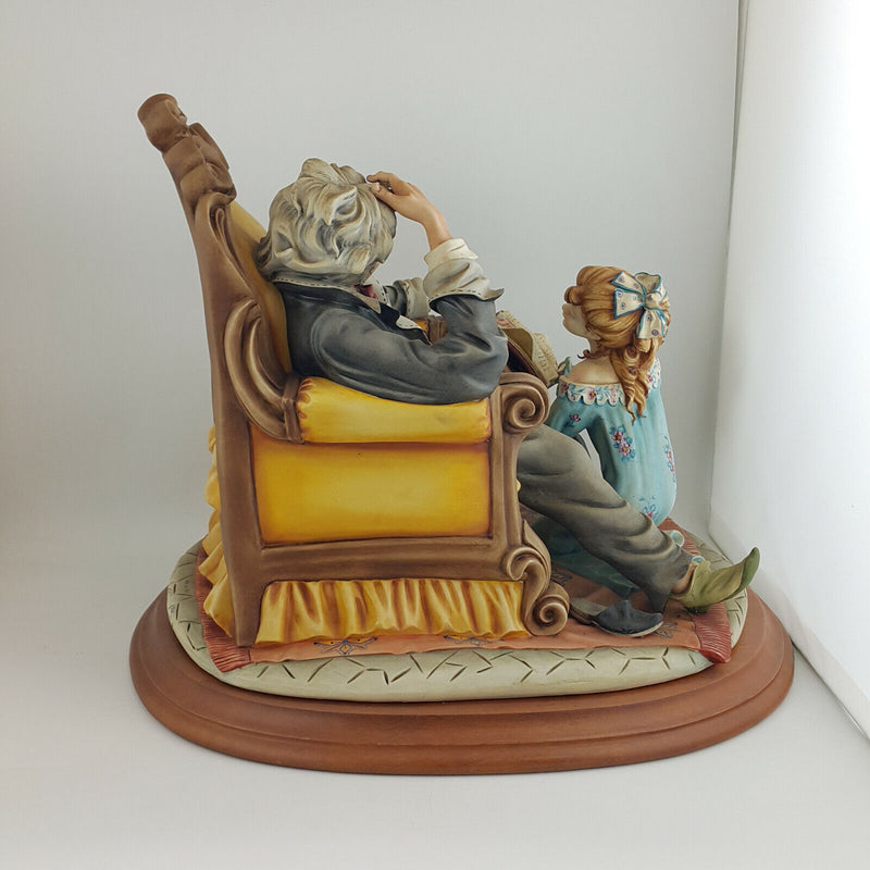 Capodimonte - Story Teller On Wooden Plinth (11 Kg) - CDT 866