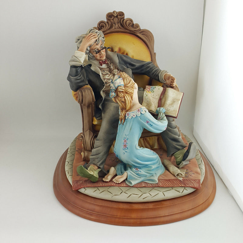 Capodimonte - Story Teller On Wooden Plinth (11 Kg) - CDT 866