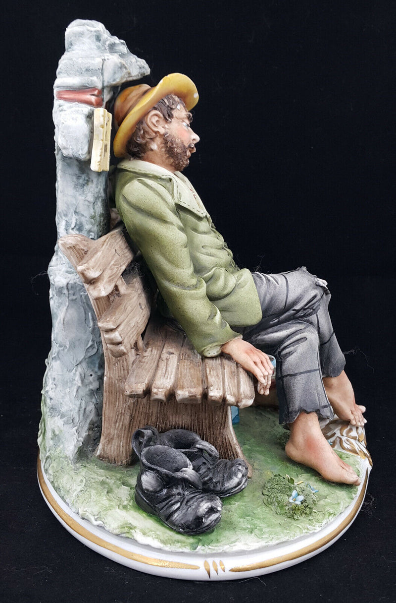 Capodimonte Large Figurine Tramp Do Not Disturb - Faded Colour