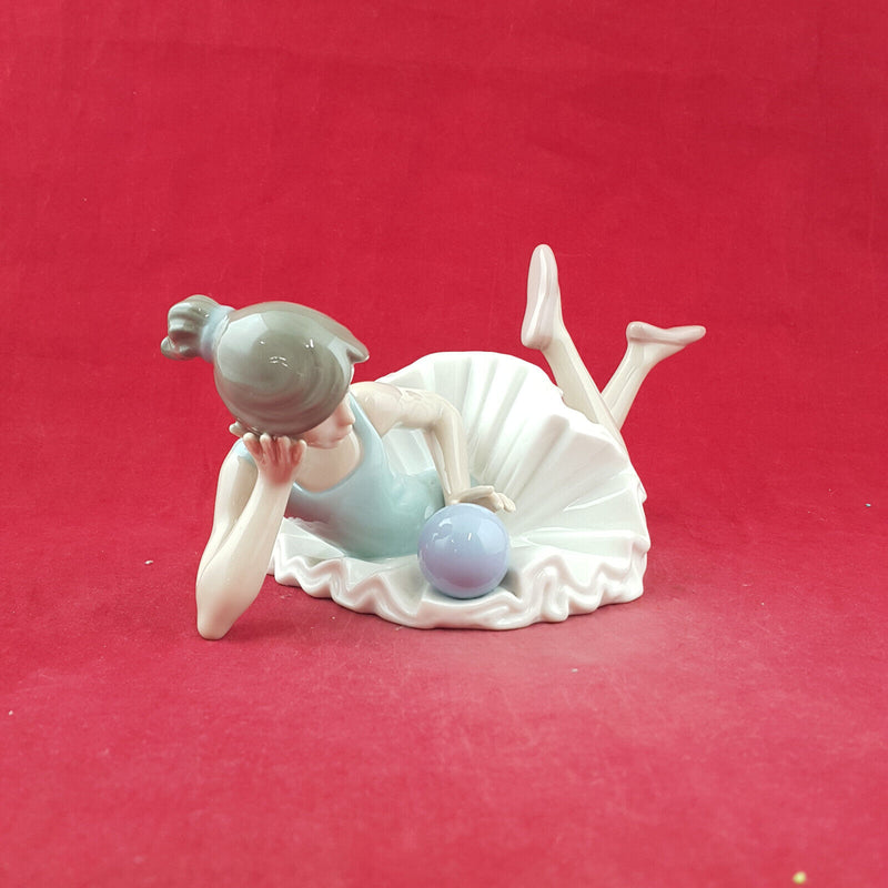 Lladro Nao Figurine - Ballerina With Ball 1178 - L/N 3724