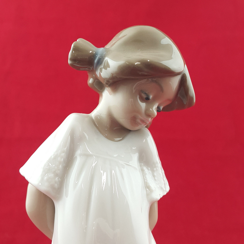 Lladro Nao Figurine - So Shy 1109 - L/N 3732