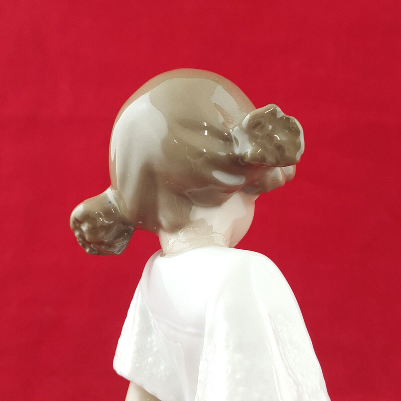 Lladro Nao Figurine - So Shy 1109 - L/N 3732