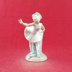 Lladro Nao Figurine - My First Bow 1150 - L/N 3733