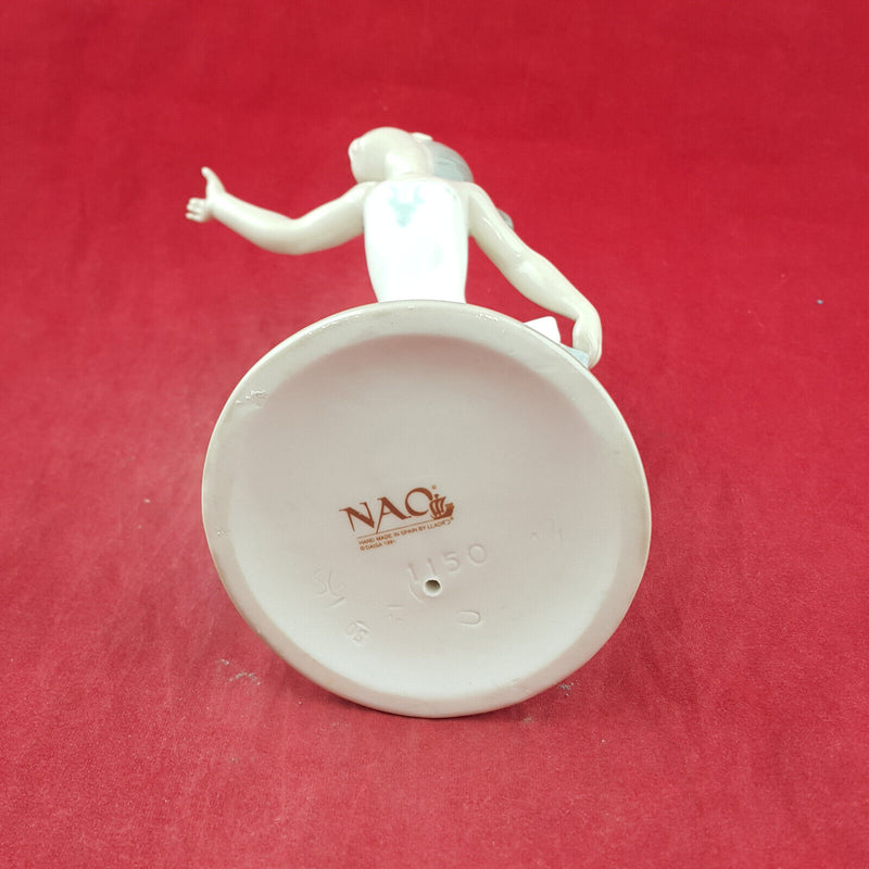 Lladro Nao Figurine - My First Bow 1150 - L/N 3733