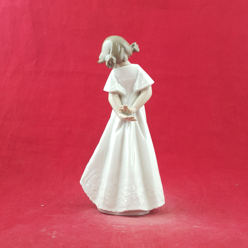 Lladro Nao Figurine - So Shy 1109 - L/N 3732