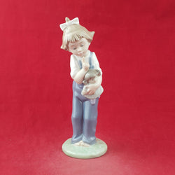 Nao by Lladro Porcelain Figurine 1068 Boy with Ball / Wanna Play - 8882 L/N