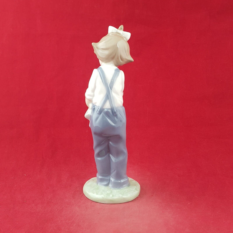 Nao by Lladro Porcelain Figurine 1068 Boy with Ball / Wanna Play - 8882 L/N