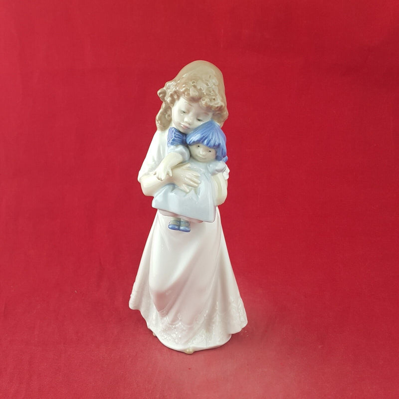 Nao by Lladro Porcelain 1107 Daisa Girl With Rag Doll / We’re Sleepy - 8885 L/N