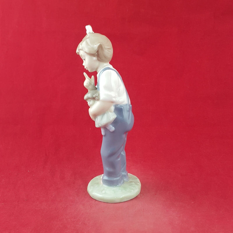 Nao by Lladro Porcelain Figurine 1068 Boy with Ball / Wanna Play - 8882 L/N