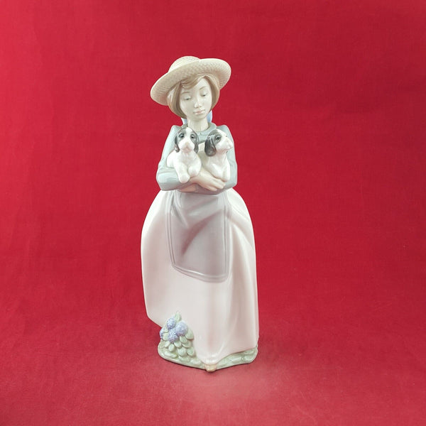 Nao by Lladro Porcelain Figurine 1156 What An Armful - 8855 L/N