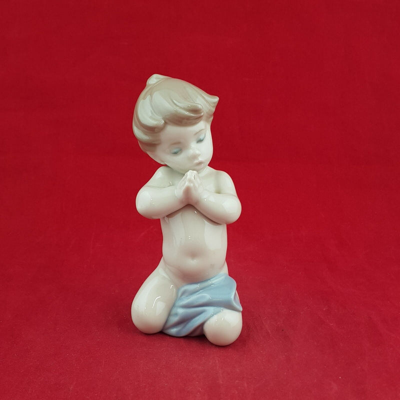 Lladro Figurine 6496 Child's Prayer (Restored) - 6741 L/N