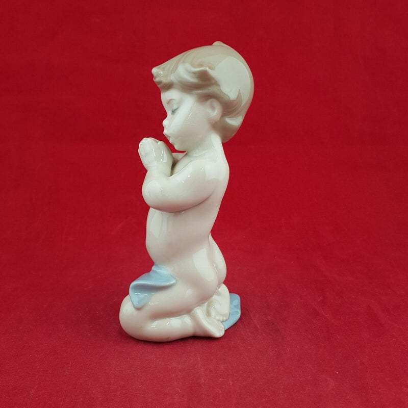 Lladro Figurine 6496 Child's Prayer (Restored) - 6741 L/N