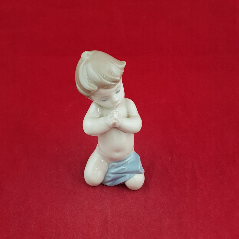 Lladro Figurine 6496 Child's Prayer (Restored) - 6741 L/N