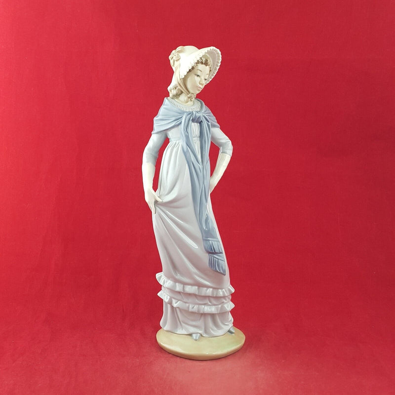 Nao by Lladro Porcelain Figurine 0290 A Lady Wearing Long Dress - 8862 L/N