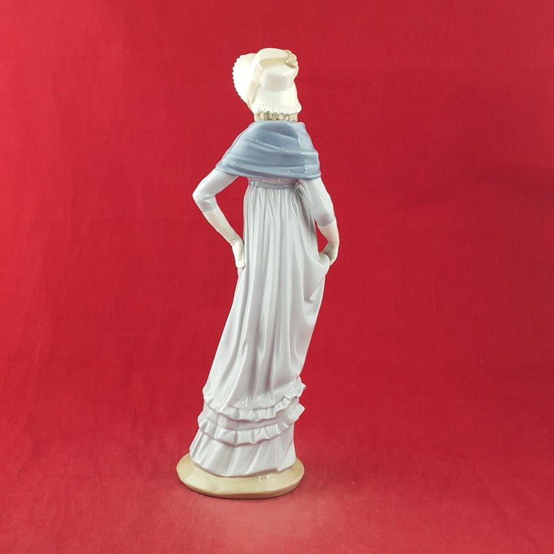 Nao by Lladro Porcelain Figurine 0290 A Lady Wearing Long Dress - 8862 L/N