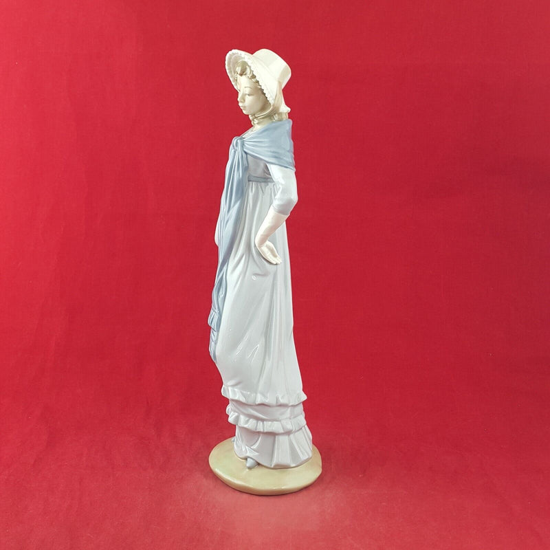 Nao by Lladro Porcelain Figurine 0290 A Lady Wearing Long Dress - 8862 L/N