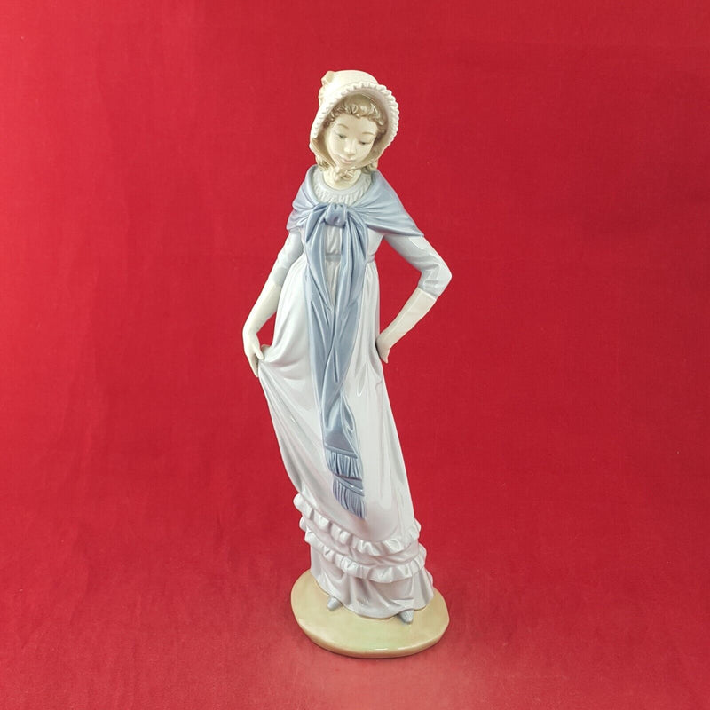 Nao by Lladro Porcelain Figurine 0290 A Lady Wearing Long Dress - 8862 L/N