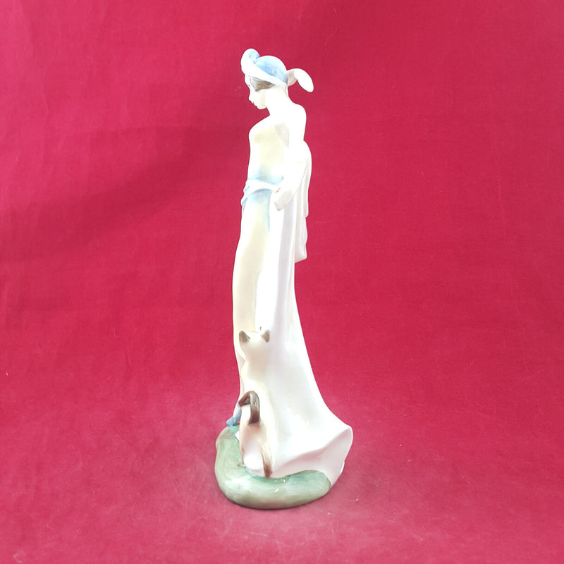 Royal Doulton Figurine - Harriet HN3795 – RD 3417