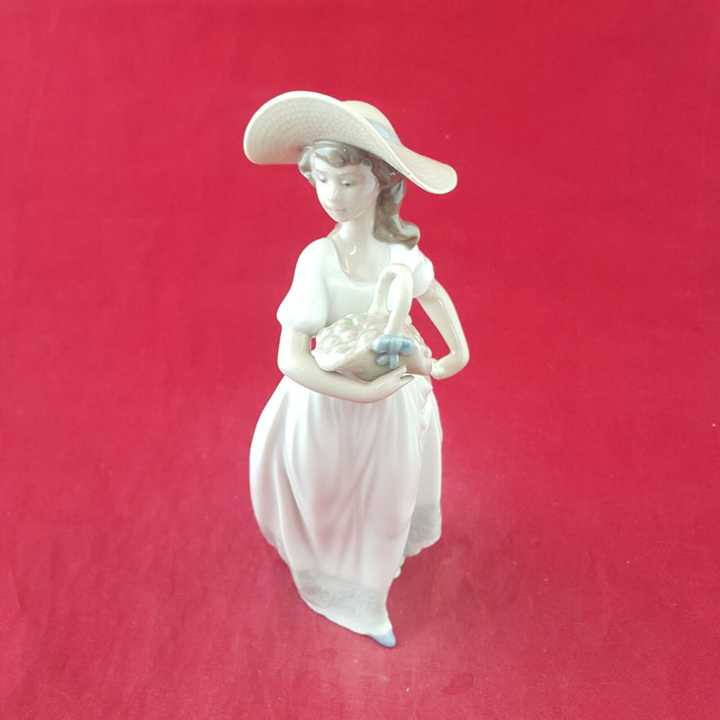 Nao By Lladro - Girl Holding A Basket - L/N 2473