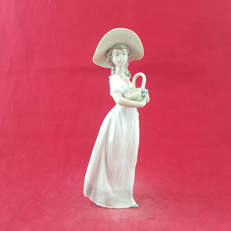 Nao By Lladro - Girl Holding A Basket - L/N 2473