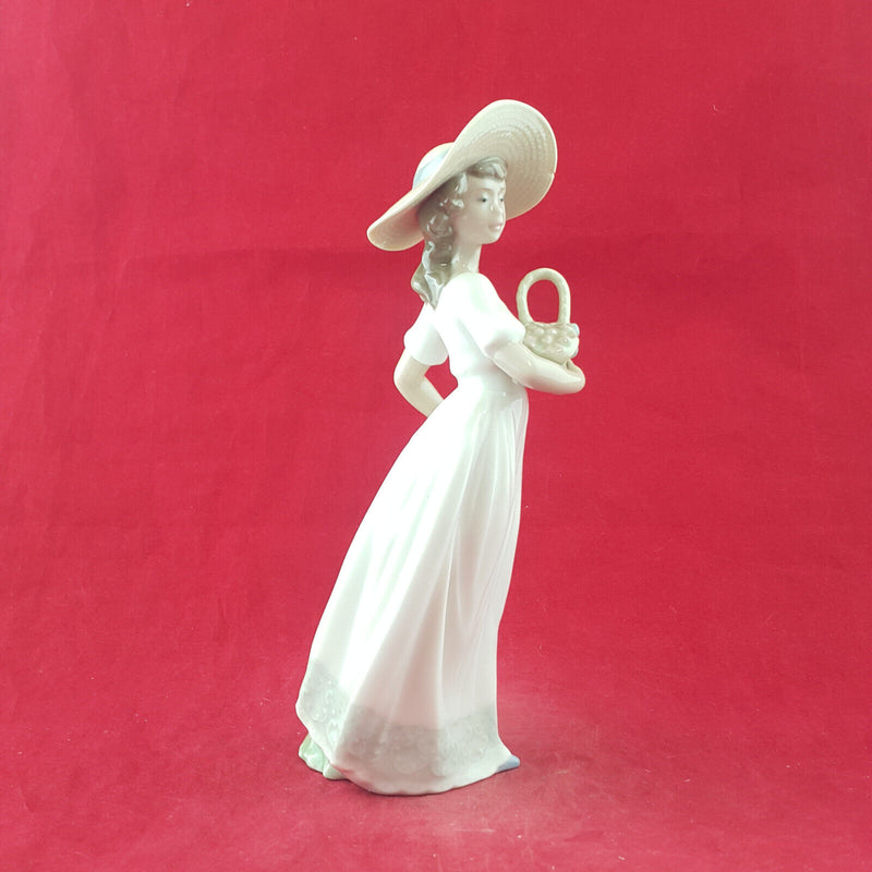 Nao By Lladro - Girl Holding A Basket - L/N 2473