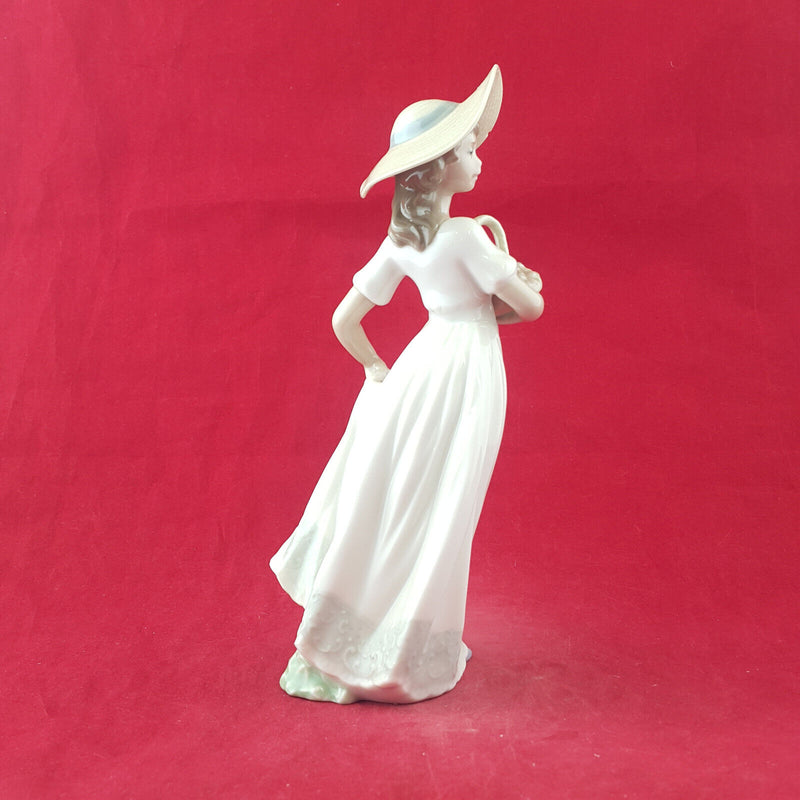 Nao By Lladro - Girl Holding A Basket - L/N 2473