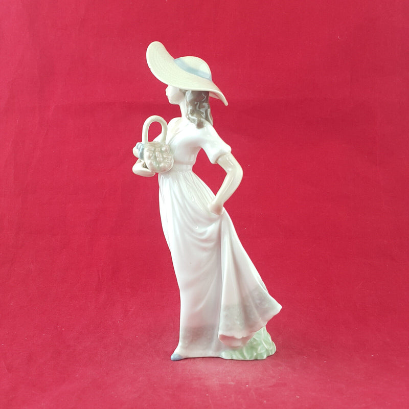 Nao By Lladro - Girl Holding A Basket - L/N 2473