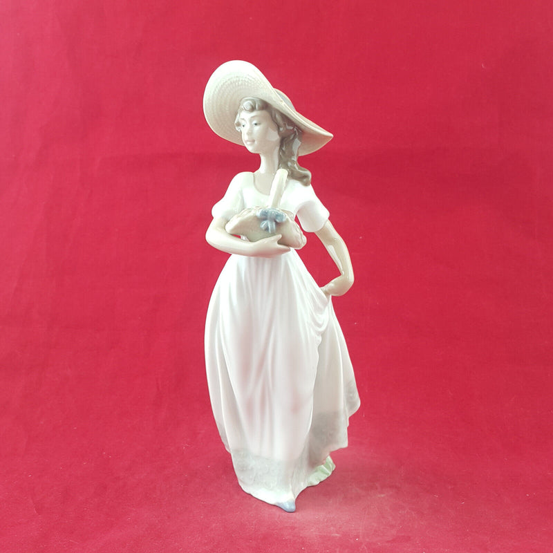 Nao By Lladro - Girl Holding A Basket - L/N 2473