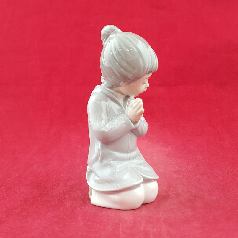 Nao By Lladro Figurine - Guide Me - Praying Girl - L/N 2744