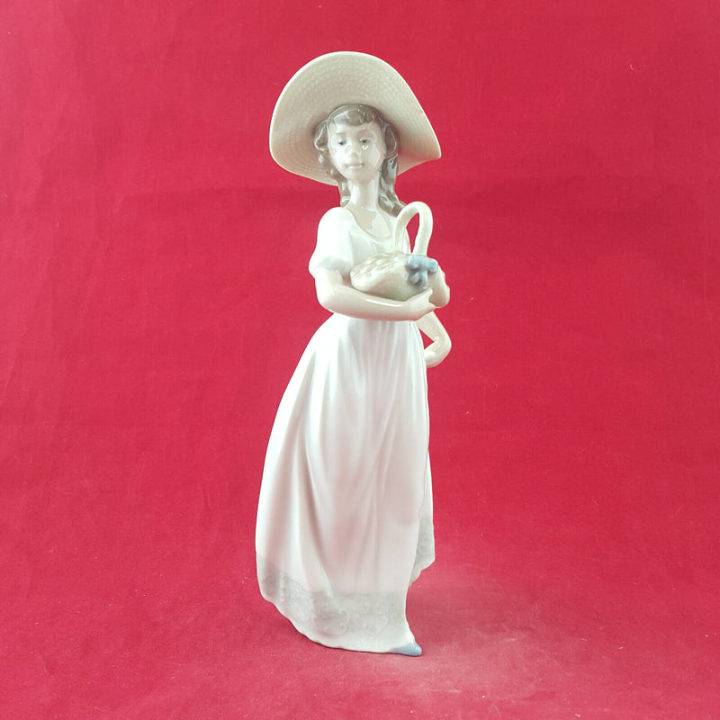 Nao By Lladro - Girl Holding A Basket - L/N 2473